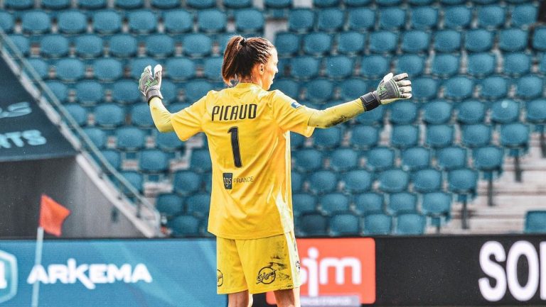 Affluences : le football féminin à la peine