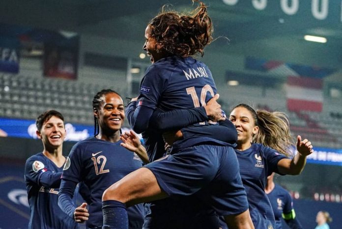 Déjà qualifiée pour l'Euro 2022, l'équipe de France affronte le Kazakhstan mardi 1er décembre.