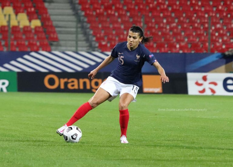 Kenza Dali sous le maillot de l'équipe de France