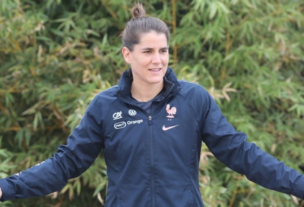 Charlotte Bilbault, nouvelle capitaine de l'équipe de France féminine, est revenue sur les tensions entre Corinne Diacre et les joueuses en conférence de presse.