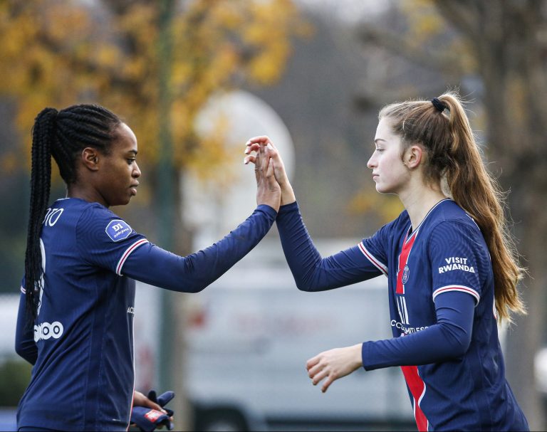 Le PSG s'impose à Guingamp et reste leader