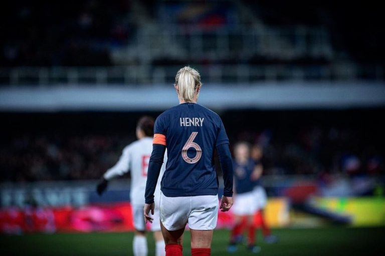 Pas de Coupe du monde pour Amandine Henry, touchée au molet