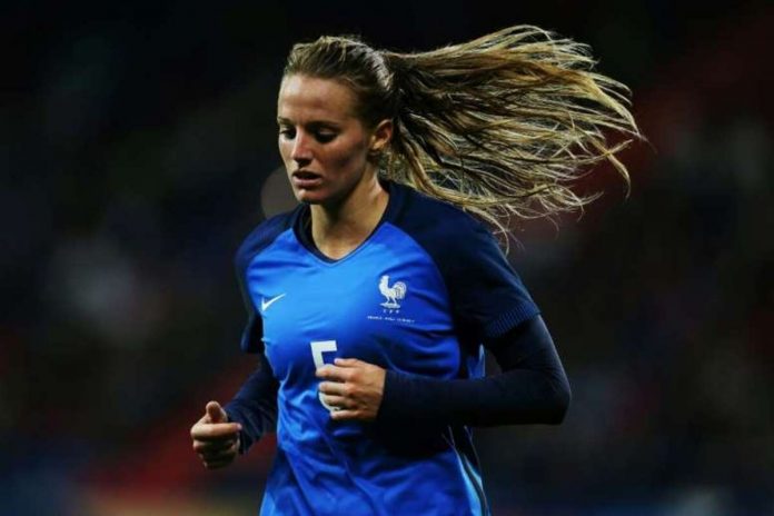 Sandie Toletti est titulaire avec l'équipe de France pour affronter la Suisse ce mardi