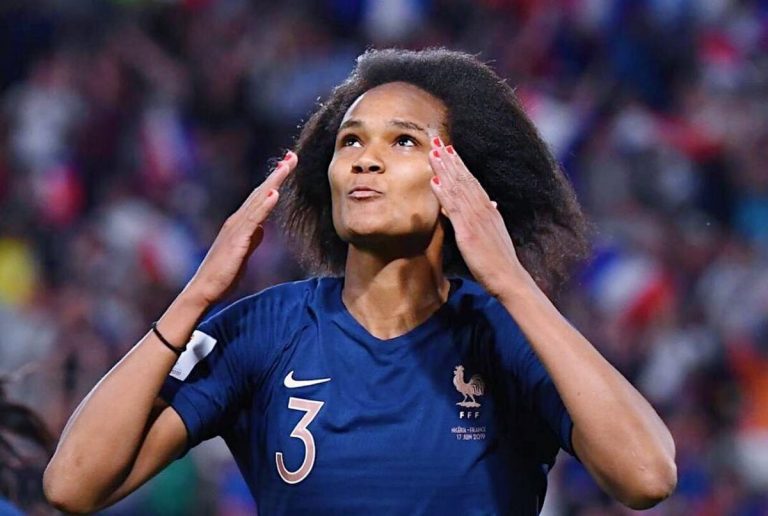 Wendie Renard a marqué un doublé pour la France contre la Suisse