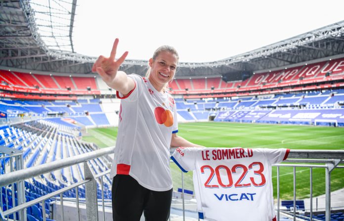 Eugénie Le Sommer a prolongé son contrat avec l'OL jusqu'en 2023