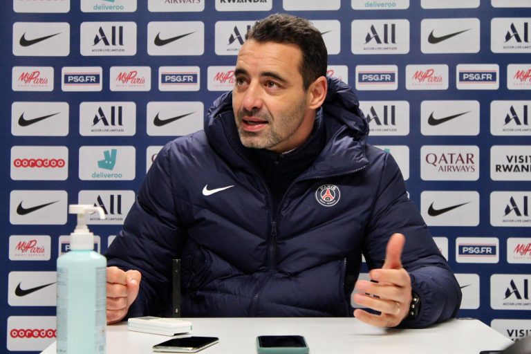 Olivier Echouafni en conférence de presse avant PSG-OL en Ligue des championnes