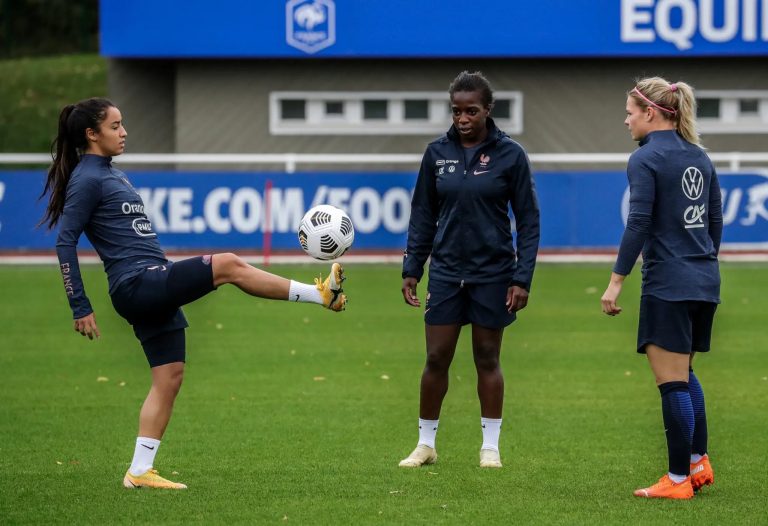 La liste des Bleues avec les Lyonnaises cas contact