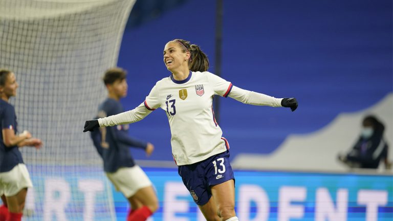 Alex Morgan buteuse contre la France ce 13 avril. Photo © USWNT