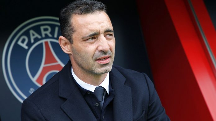Olivier Echouafni, entraîneur du PSG, après l'élimination de son équipe à Barcelone en demi-finale de Ligue des championnes