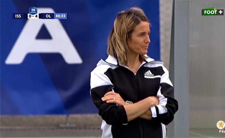 La coach de l'OL Sonia Bompastor lors de la victoire à Issy.