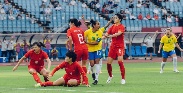 JO Tokyo foot féminin