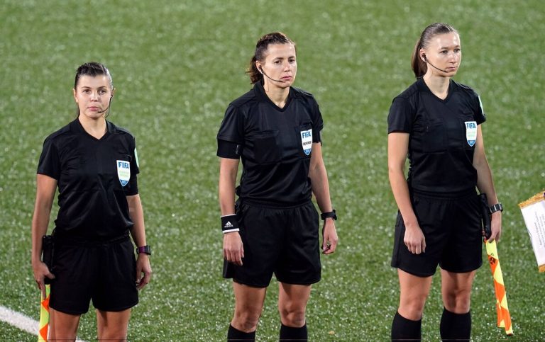 Un trio arbitral féminin pour l'Angleterre