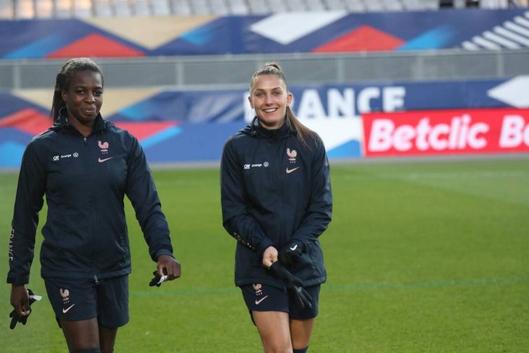 L'équipe de France féminine avec Viviane Asseyi