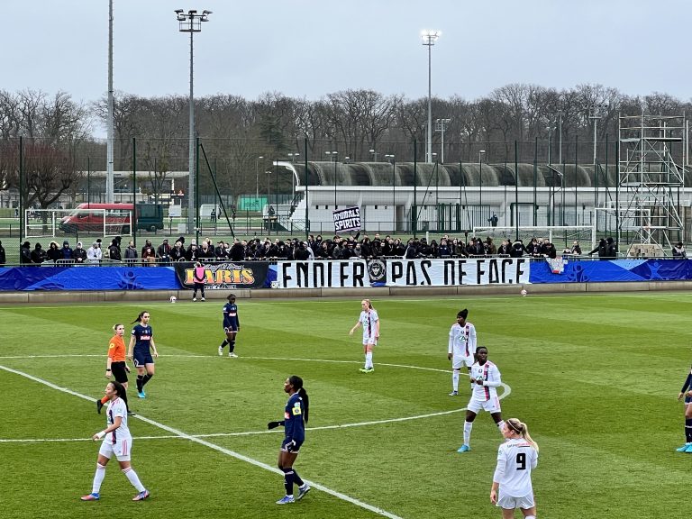 170 ultras parisiens présents lors de PSG-OL, entre encouragements et chants insultants