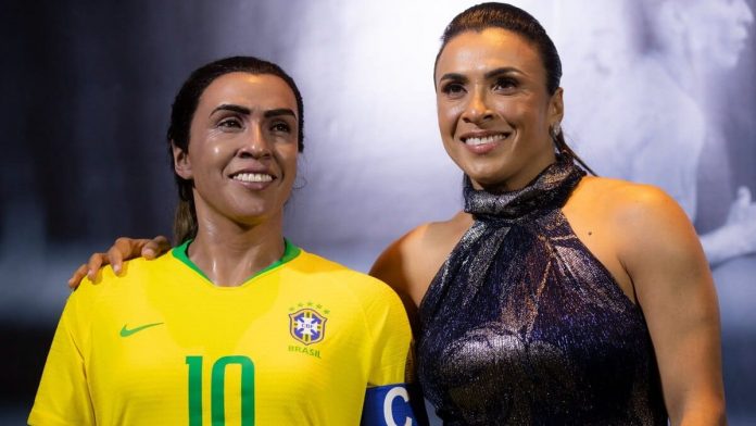 Marta statue Brésil Pelé