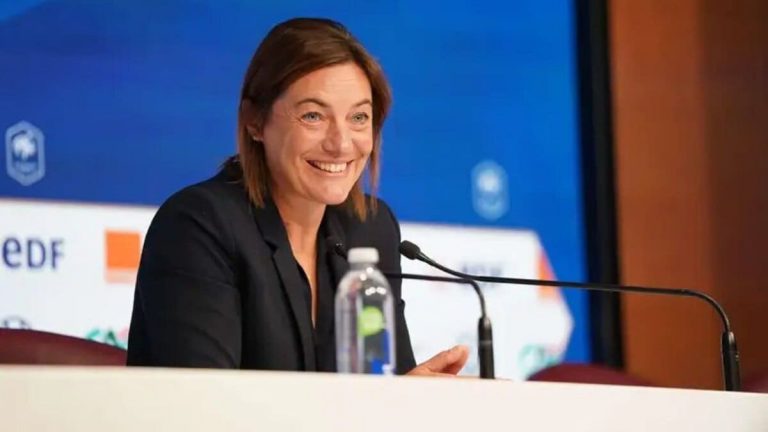 Corinne Diacre et la liste de l'équipe de France féminine de football