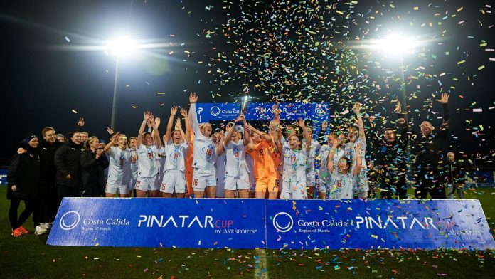 Islande féminine féminin football Pinatar Cup Philippines