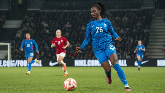 Feller attaque attaquante France françaises féminine féminin bleues foot football mondial coupe du monde