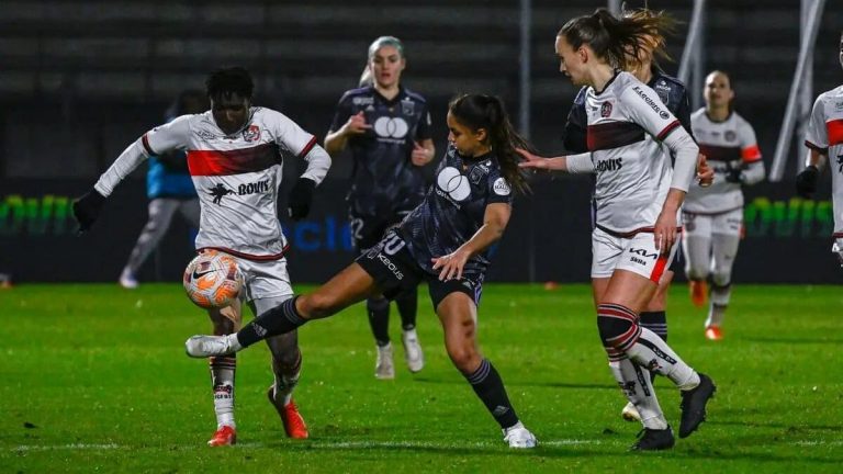 Match foot féminin OL féminin Fleury en direct à la TV.