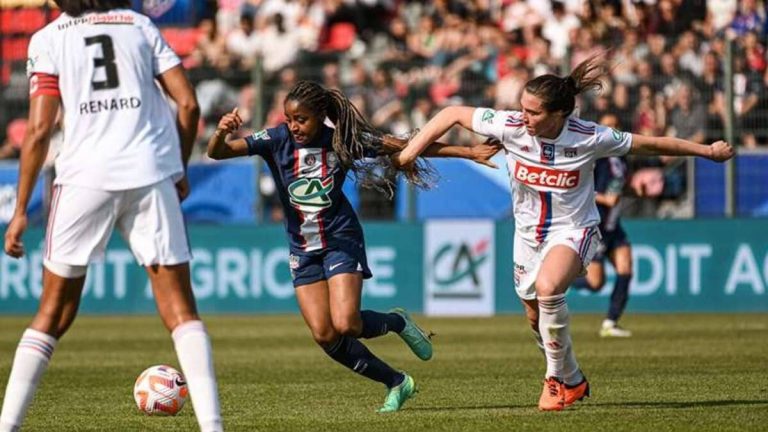 PSG OL match foot féminin à la TV.