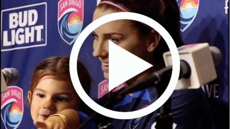 Alex Morgan maman et sa fille NWSL.