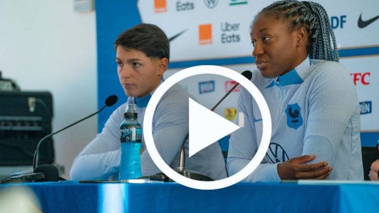 Kadidiatou Diani et Elisa De Almeida avec les Bleues.