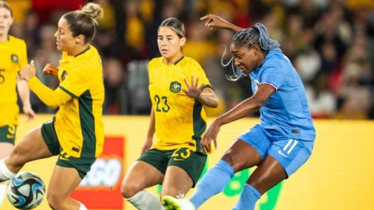 Résultat match Australie France foot féminin.