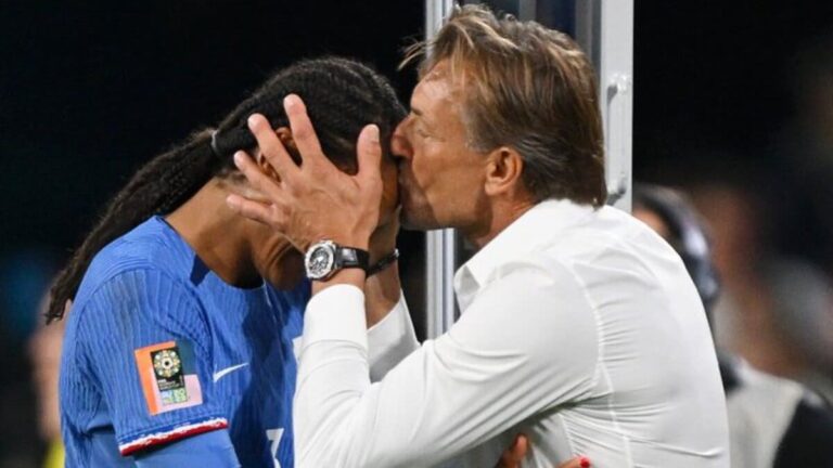 Wendie Renard et Hervé Renard avec les Bleues