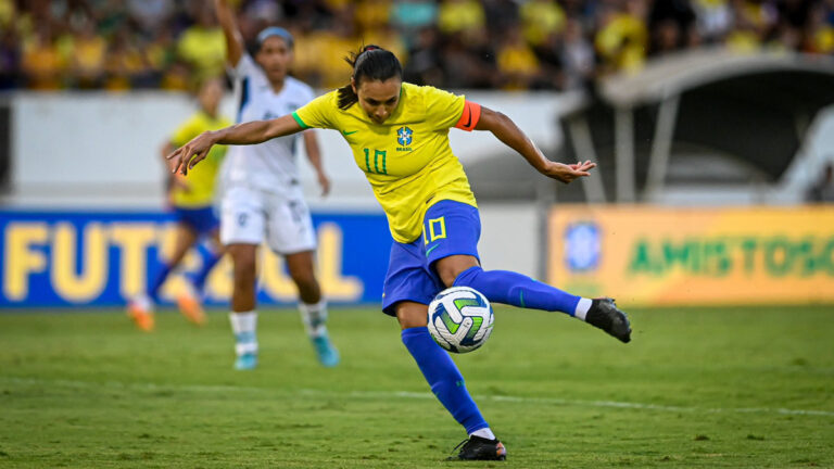 Marta Brésil féminin féminine