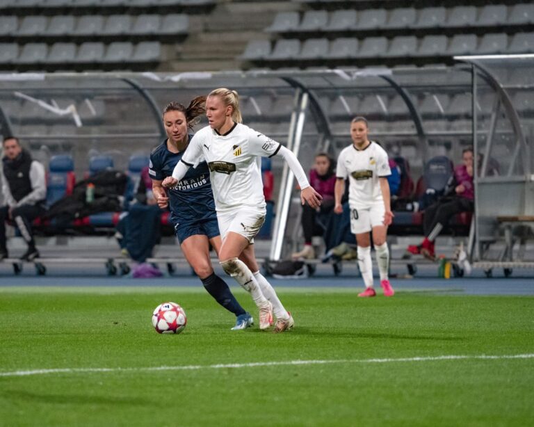 PARIS FC HACKEN