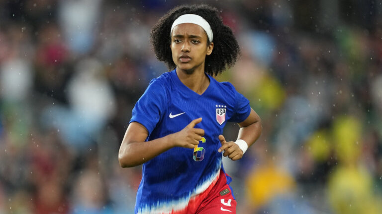 Lili Yohannes Etats-Unis Ajax Amsterdam 16 ans féminine