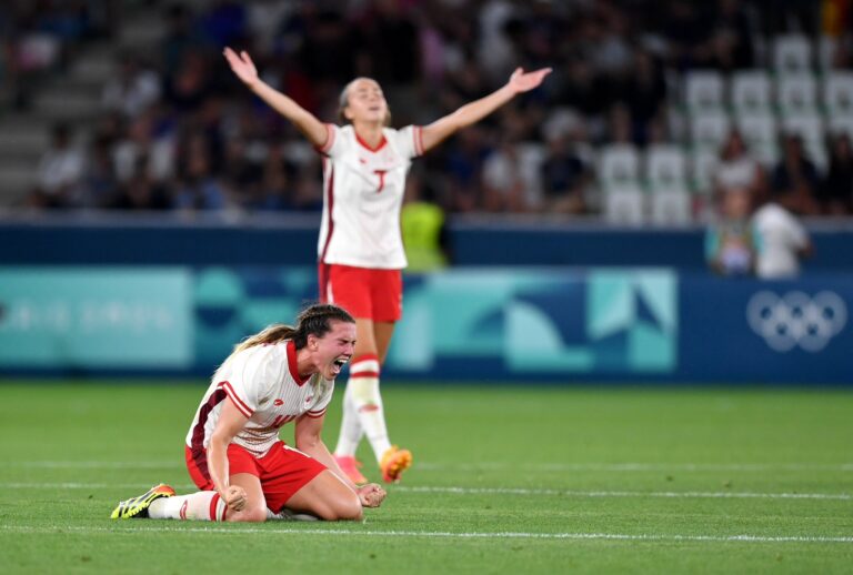 Célébration de Vanessa Gilles lors de son but de la victoire du Canada face aux Bleues JO Paris 2024