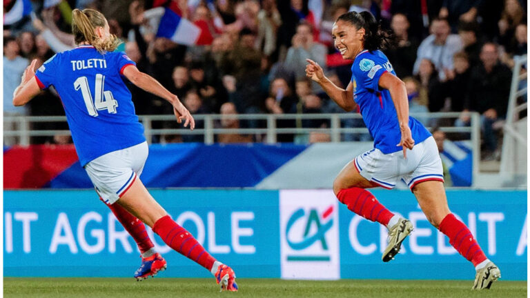 Karchaoui Bleues féminine france