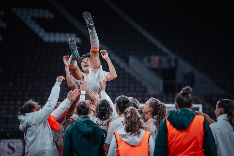 AS Roma célébrant la victoire en UWCL contre le Servette FCCF