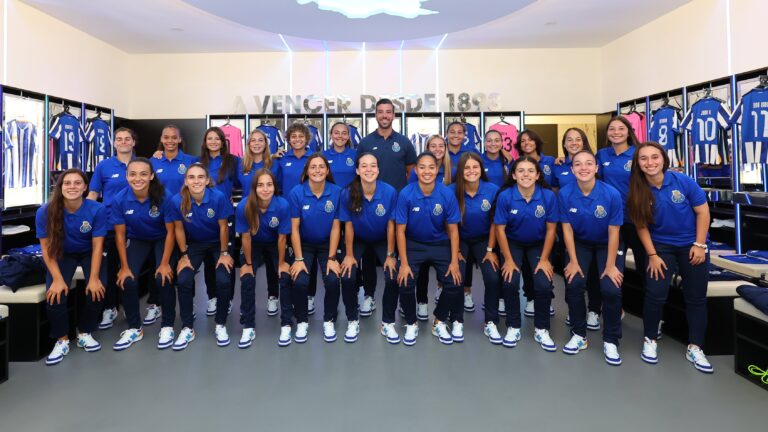 photo de groupe avant de premier match du FC Porto féminin