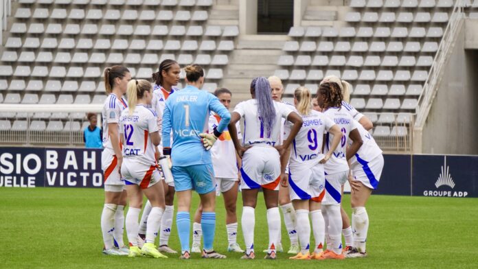 équipe de l'OL à la mi-temps lors du match Paris FC face à l'OL -Arkema Première Ligue 2024 - © Clémence ALLAIN