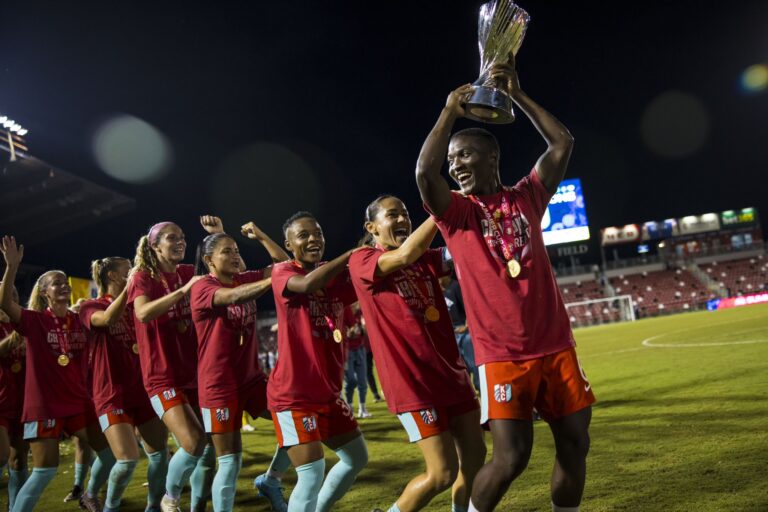 Kansas City Current vainqueur de la Summer Cup NWSL x Liga MX 2024 mené par Temwa Chawinga