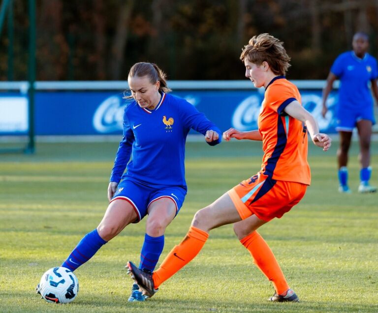 Julie Dufour avec l'équipe de France féminine U23