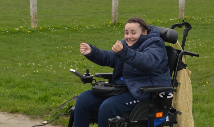Laura Celos : une éducatrice en fauteuil qui fait rayonner le football féminin