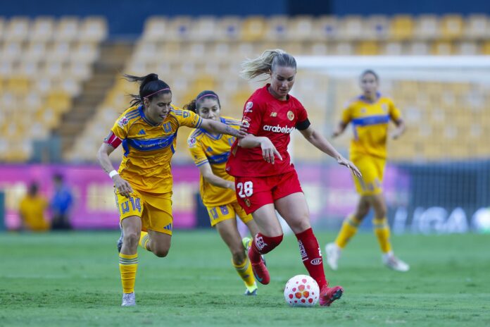 Amandine Henry Toluca féminin