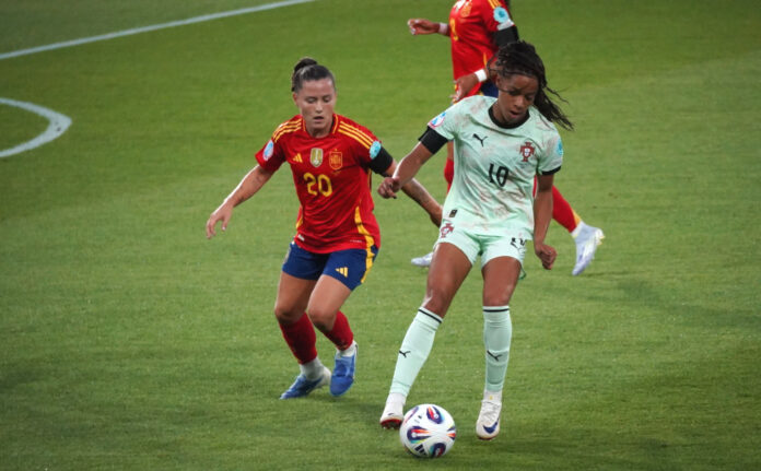 Jessica Silva et Claudia Pina lors du Espagne - Portugal de l'Euro 2025 en Suisse