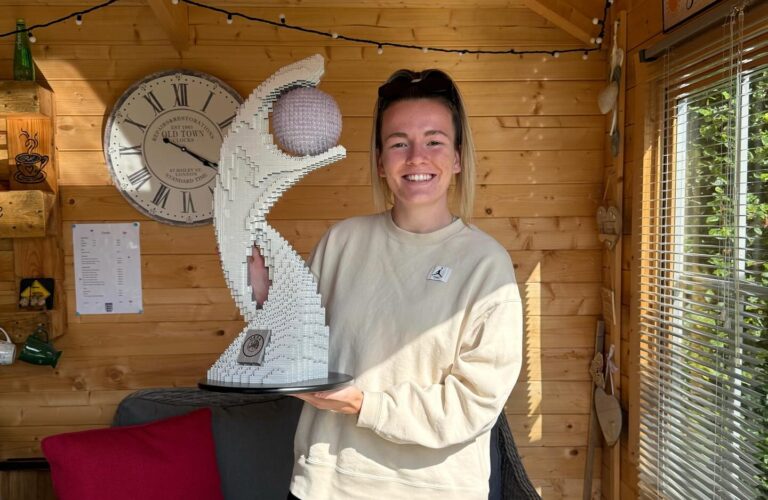 Euro 2025 : Lauren Hemp construit le trophée en Lego, les hobbies insolites des Lionesses révélés