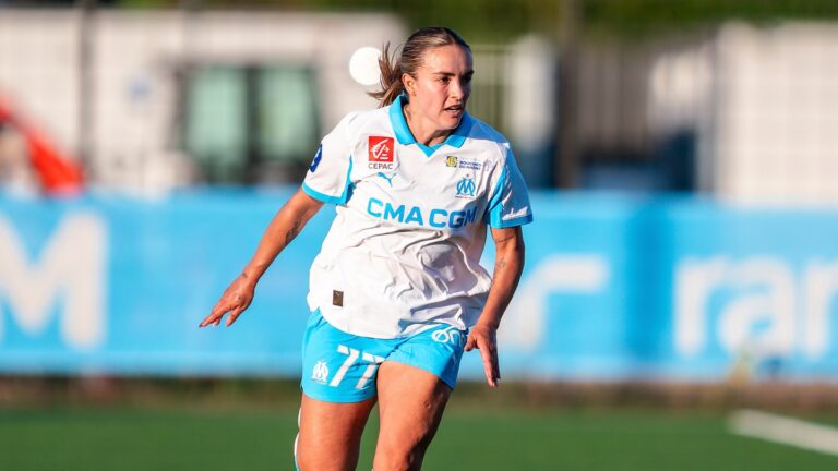 OM féminine féminin
