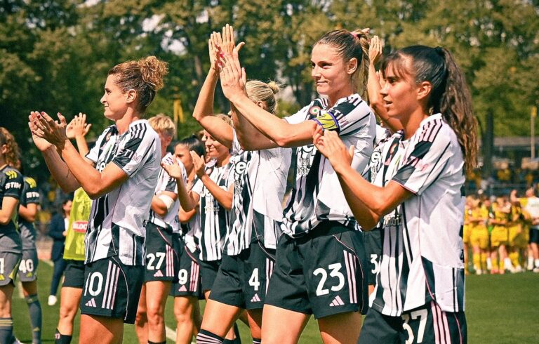 la joie des joueuses de la Juventus Turin féminine qui remportent un match amical face à Dortmund