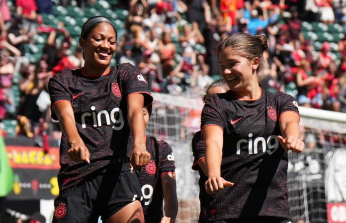 joie des joueuses de Portland Thorns FC qui danse pour fêter leur victoire face a Seattle Reign en NWSL 2025