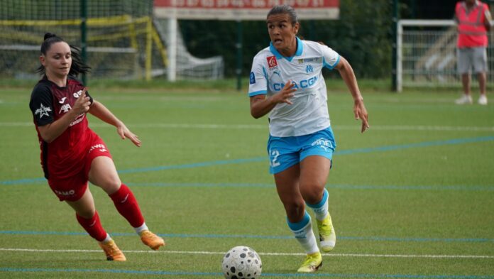 OM féminine féminin