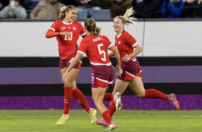 Alayah Pilgrim buteuse avec la Suisse contre le Canada en match amical