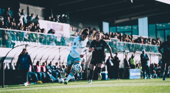 OM féminin féminine