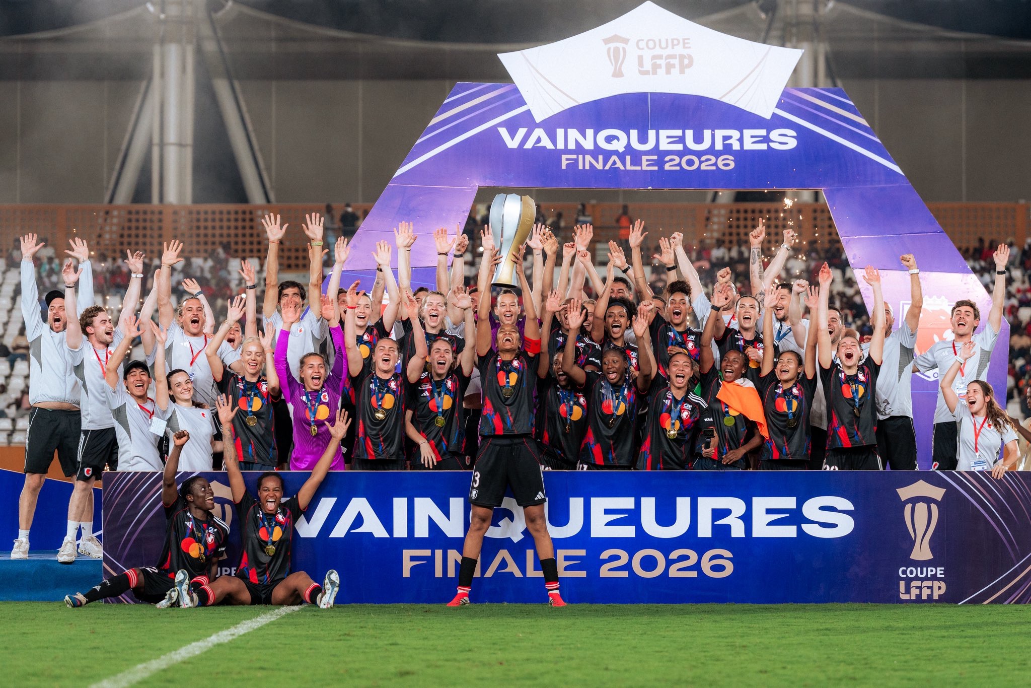 OL Lyonnes dompte le PSG à Abidjan et remporte la première Coupe de la Ligue