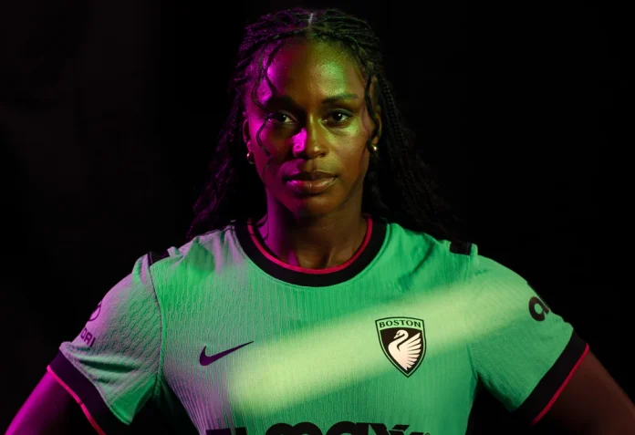 La joueuses de football féminin canadienne Nichelle Prince qui porte le maillot vert de Boston Legacy FC